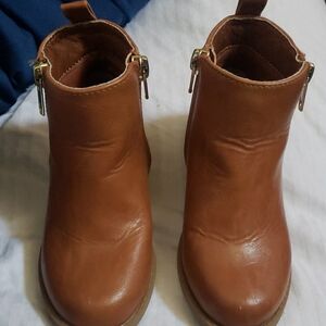Girls Brown Ankle Boots with Gold Zippers and Decorative Star Design On Back